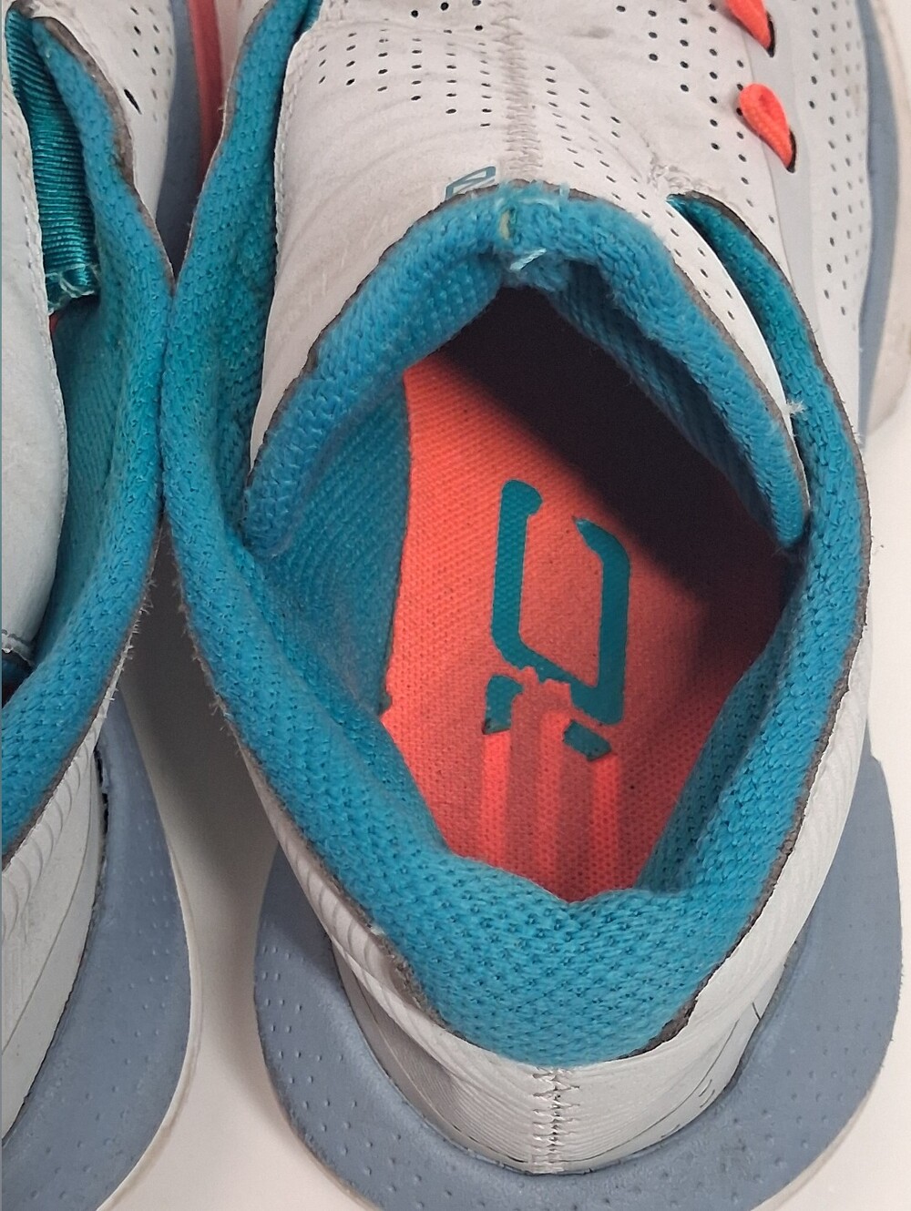 Under Armour Low-Top Sneakers - Light Gray with Teal Accents Size 3.5Y - Picture 4 of 13
